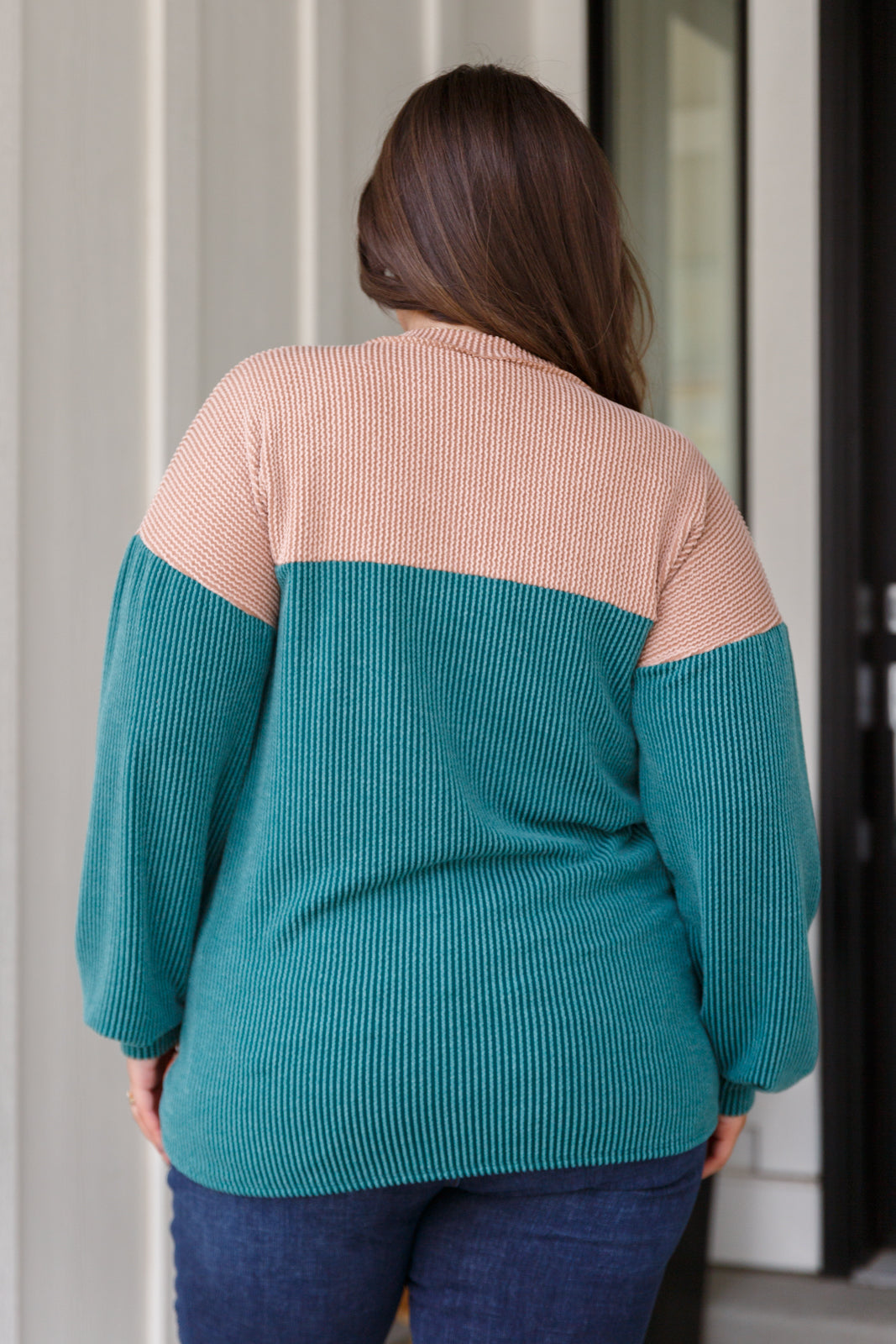 The Jardin Top — A Bloom in Contrast